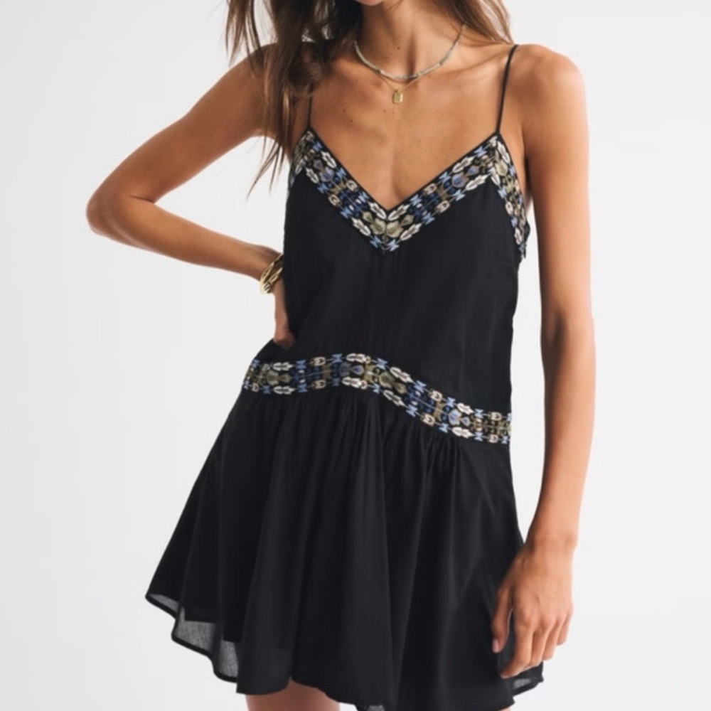 NWT Abercrombie & Fitch Black Flowy Skort Mini Embroidery Accents Size Large